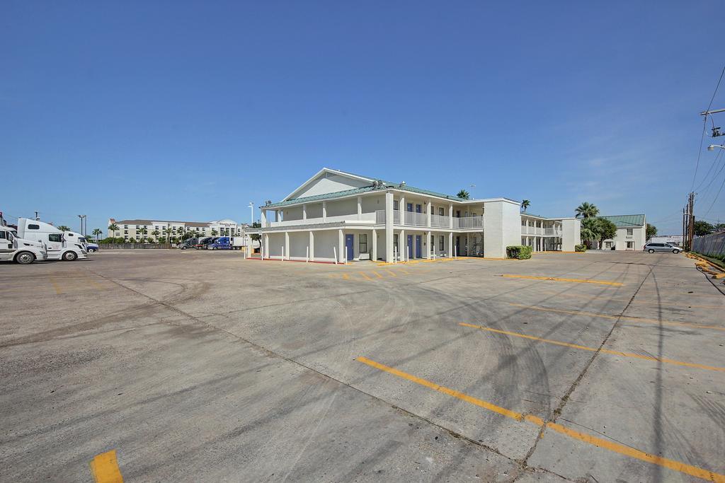 Motel 6-Laredo, Tx - North I-35 Екстер'єр фото