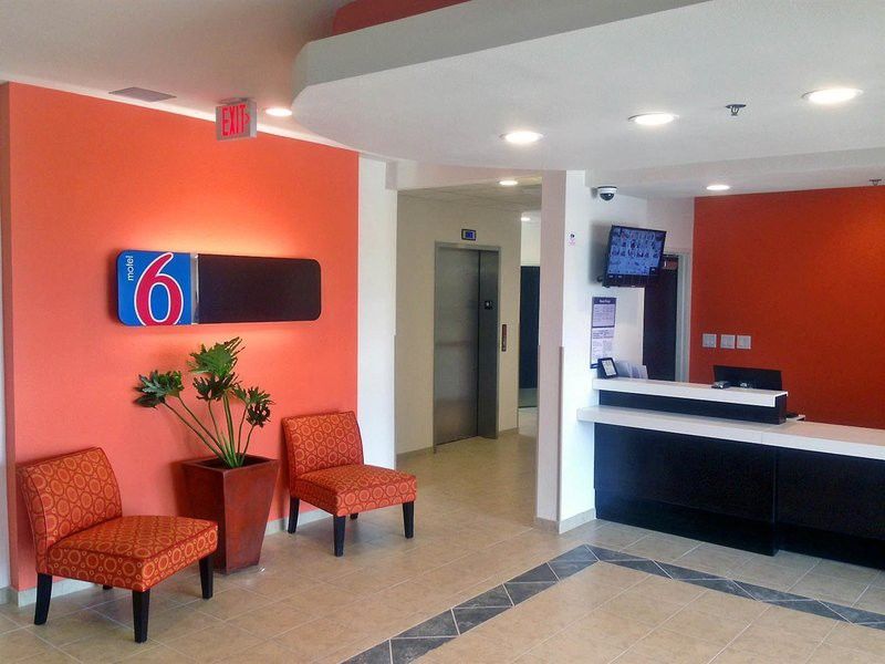 Motel 6-Laredo, Tx - North I-35 Екстер'єр фото