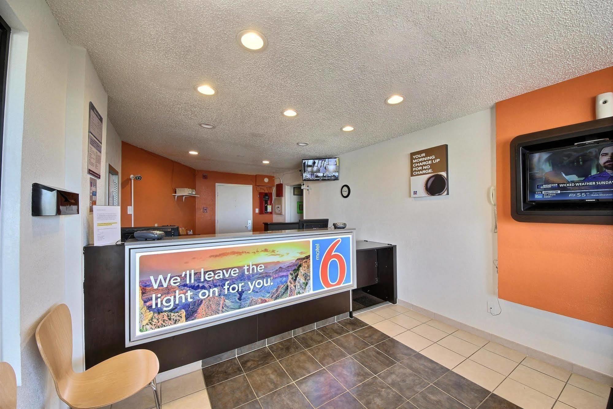 Motel 6-Laredo, Tx - North I-35 Екстер'єр фото